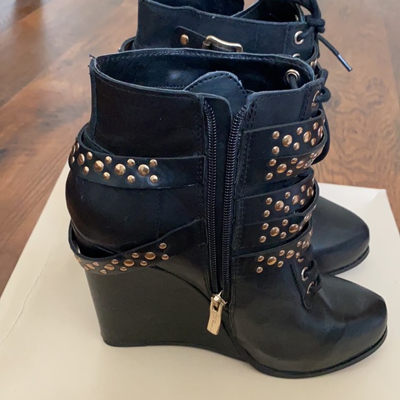 Women Bootie Boots - Picture 3 of 7